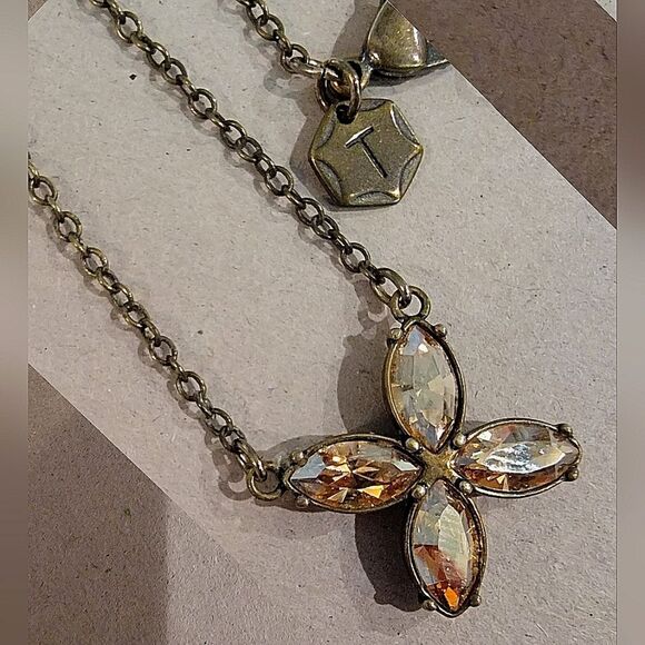 #Touchstone Crystal In Balance 4 Petal Flower Necklace Antiq Brass Plated #NWOT - Picture 1 of 6